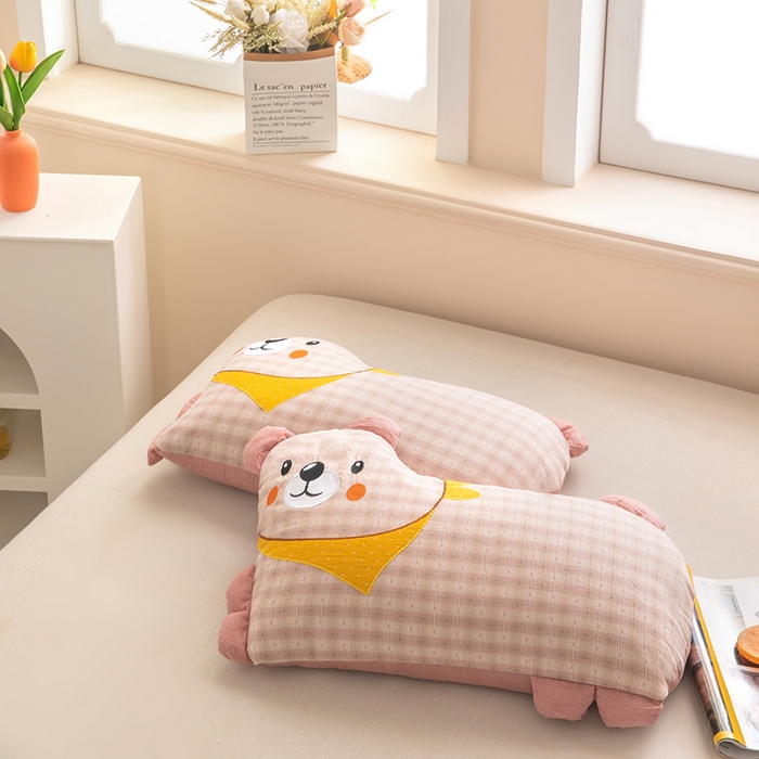 91家纺网 家纺一手货源 找家纺 梦莱家纺 2026新款围巾熊棉麻荞麦枕枕头枕芯 围巾熊-粉