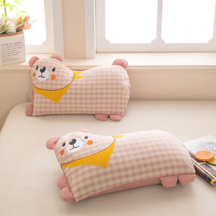 91家纺网 家纺一手货源 找家纺 梦莱家纺 2026新款围巾熊棉麻荞麦枕枕头枕芯 围巾熊-粉