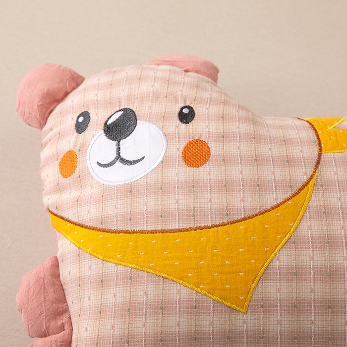 91家纺网 家纺一手货源 找家纺 梦莱家纺 2026新款围巾熊棉麻荞麦枕枕头枕芯 围巾熊-粉