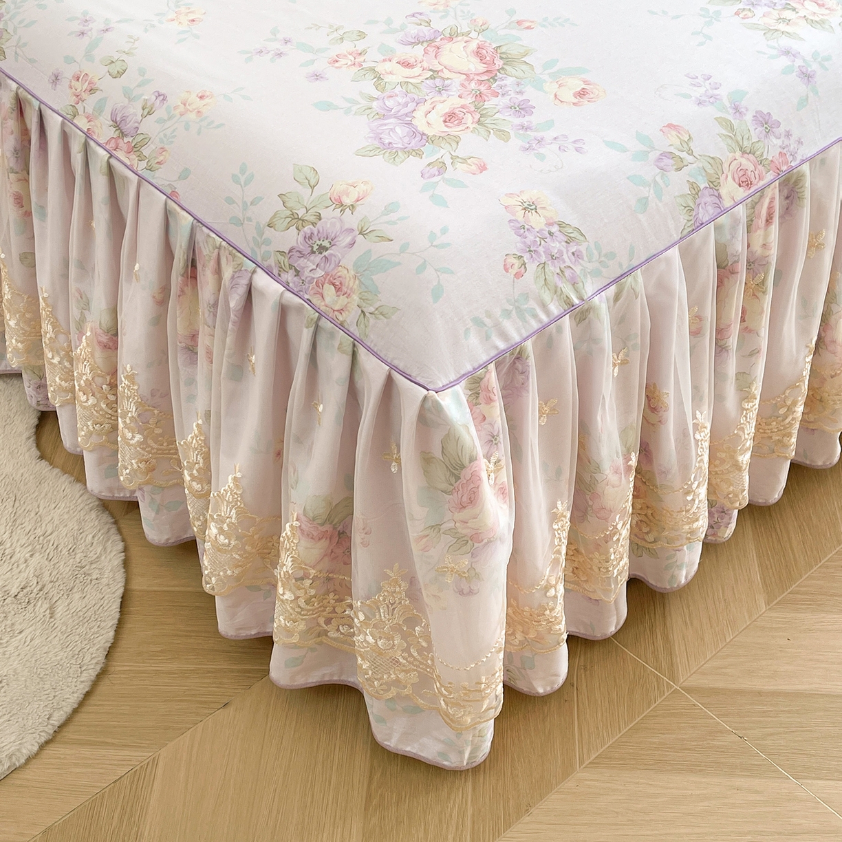 91家纺网 家纺一手货源 找家纺 宜凡家纺 2026新款全棉印花床裙款三件套 春日微光