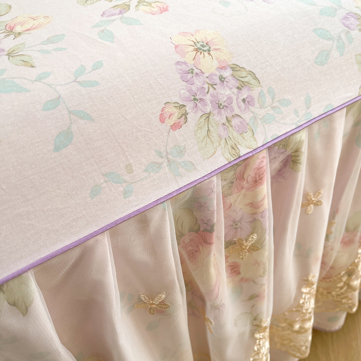 91家纺网 家纺一手货源 找家纺 宜凡家纺 2026新款全棉印花床裙款三件套 春日微光