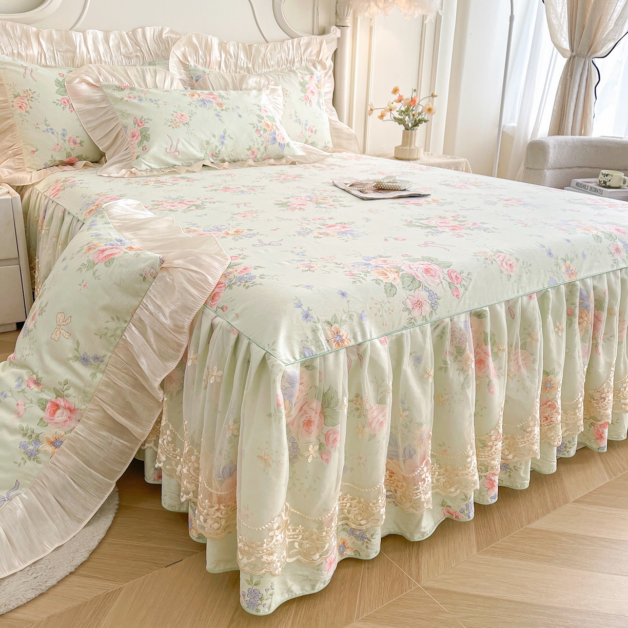 91家纺网 家纺一手货源 找家纺 宜凡家纺 2026新款全棉印花床裙款三件套 曼妙花香