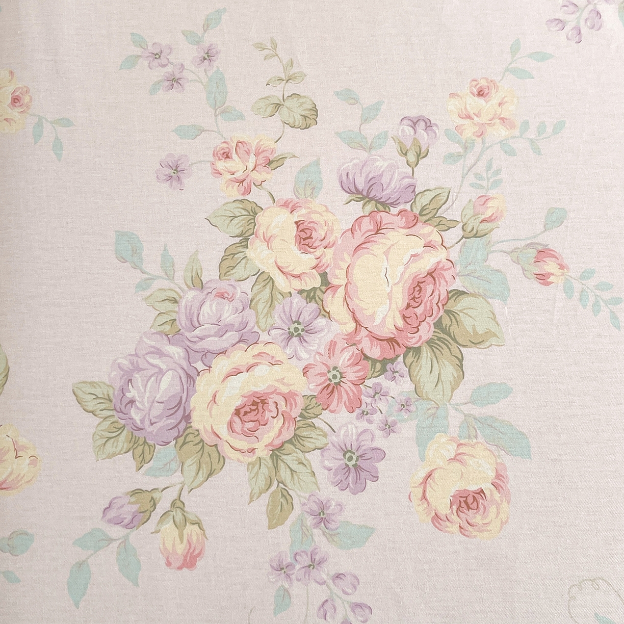 91家纺网 家纺一手货源 找家纺 宜凡家纺 2026新款全棉印花床裙款四件套 春日微光