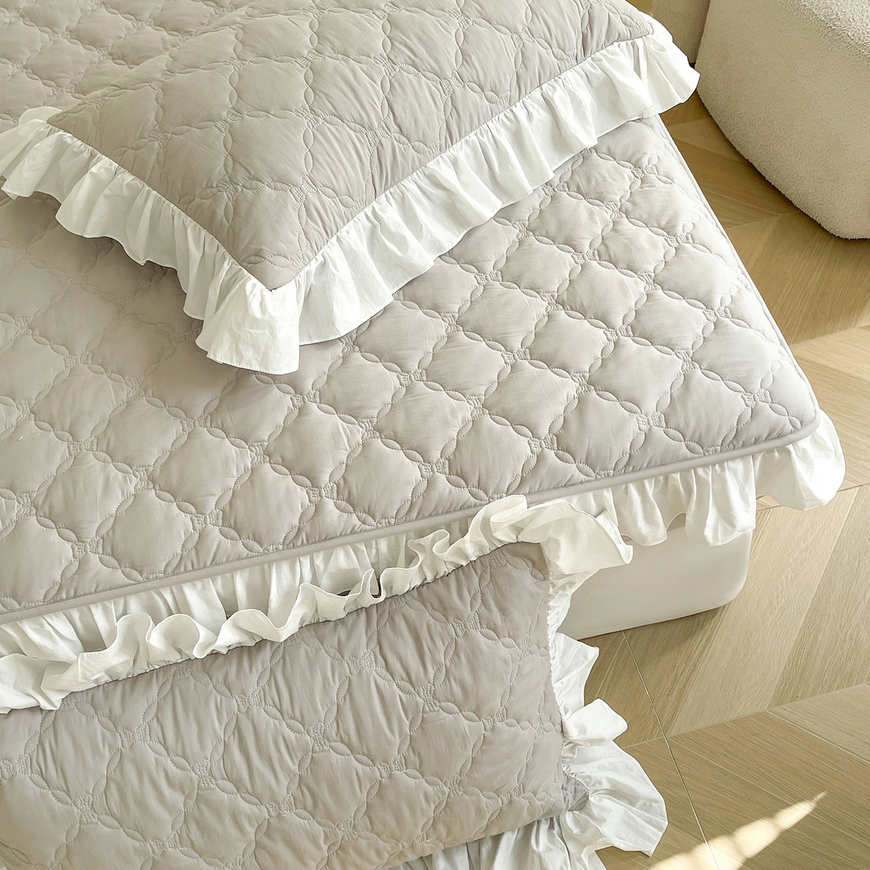 91家纺网 家纺一手货源 找家纺 佳笠家居 2026春夏新款A类全棉纯棉水洗棉新疆棉花少女风花边单床笠 床笠单件 枫舞灰