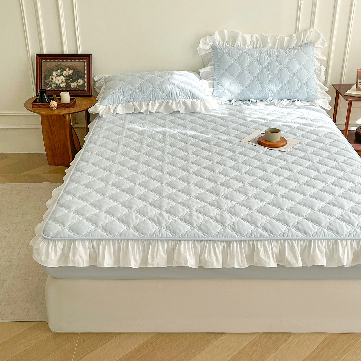 91家纺网 家纺一手货源 找家纺 佳笠家居 2026春夏新款A类全棉纯棉水洗棉新疆棉花少女风花边单床笠 床笠单件 晴空蓝