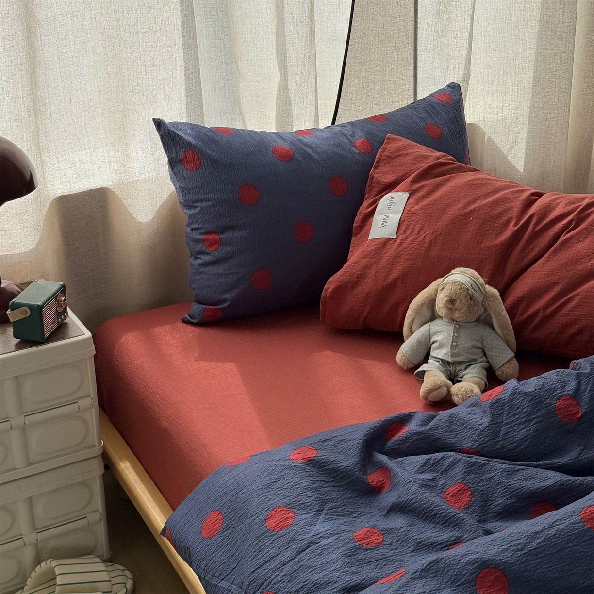 91家纺网 家纺一手货源 找家纺 拾一 2026新款软糯木棉甜美波点系列四件套 甜美波点-红藏青