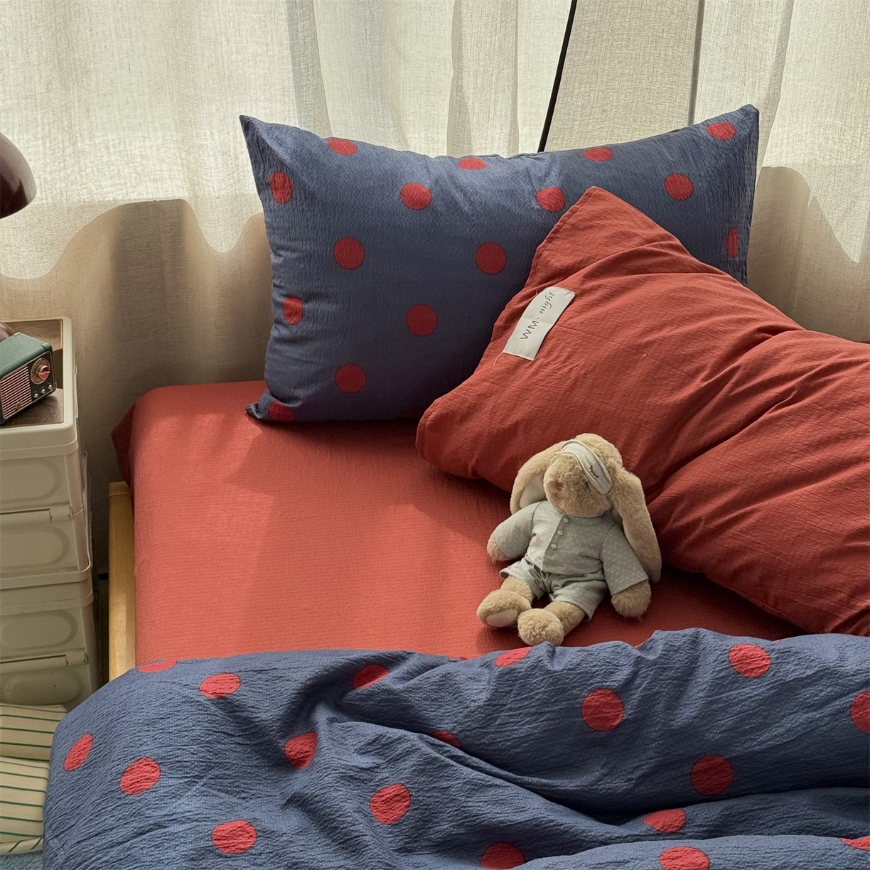 91家纺网 家纺一手货源 找家纺 拾一 2026新款软糯木棉甜美波点系列四件套 甜美波点-红藏青