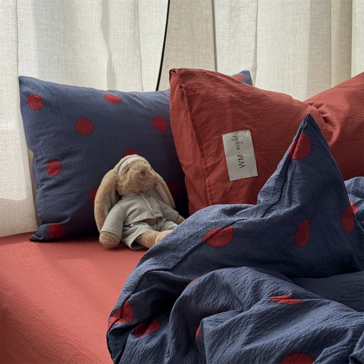 91家纺网 家纺一手货源 找家纺 拾一 2026新款软糯木棉甜美波点系列四件套 甜美波点-红藏青