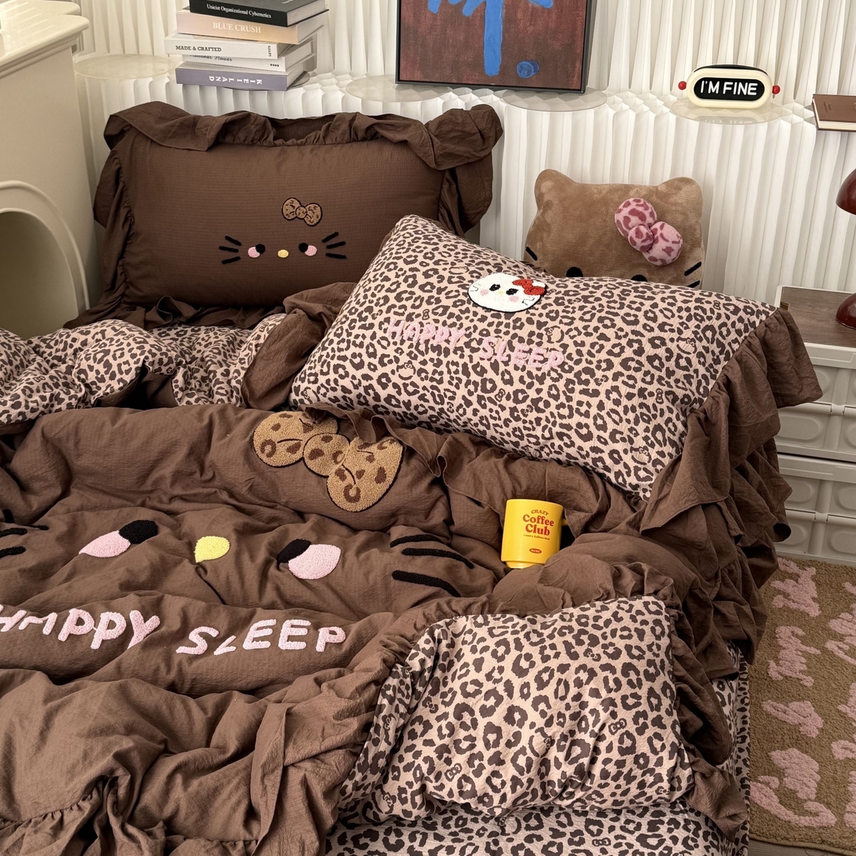 91家纺网 家纺一手货源 找家纺 拾一 2026新款少女心可爱黑皮KT猫猫花边款毛巾绣木棉四件套 猫猫-棕