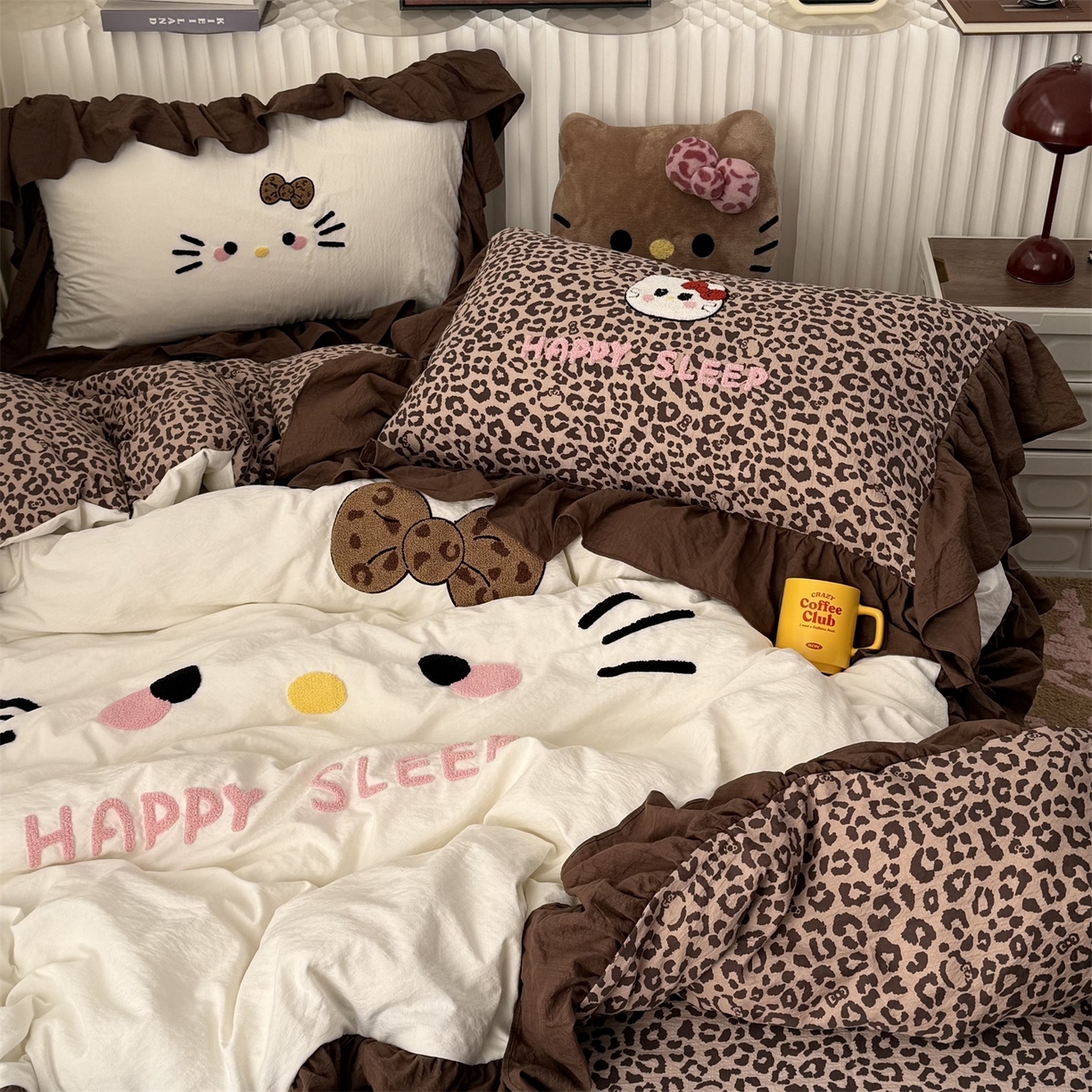 91家纺网 家纺一手货源 找家纺 拾一 2026新款少女心可爱黑皮KT猫猫花边款毛巾绣木棉四件套 猫猫-白