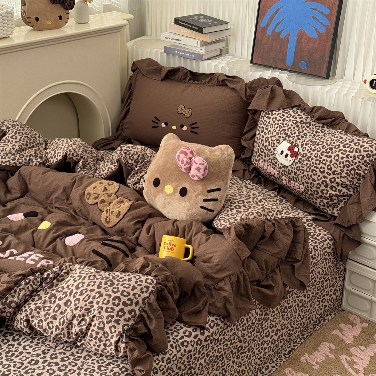 91家纺网 家纺一手货源 找家纺 拾一 2026新款少女心可爱黑皮KT猫猫花边款毛巾绣木棉四件套 猫猫-棕