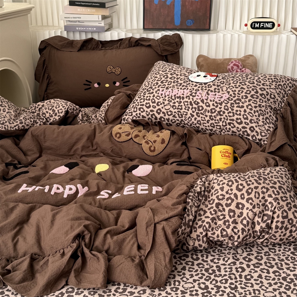 91家纺网 家纺一手货源 找家纺 拾一 2026新款少女心可爱黑皮KT猫猫花边款毛巾绣木棉四件套 猫猫-棕