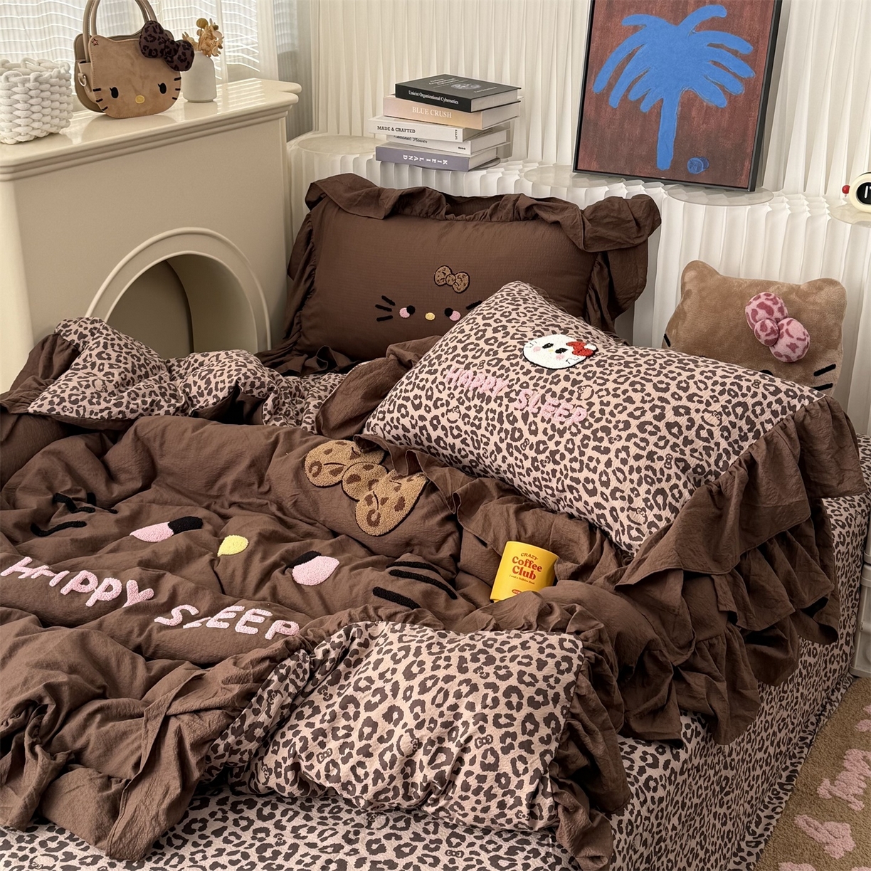 91家纺网 家纺一手货源 找家纺 拾一 2026新款少女心可爱黑皮KT猫猫花边款毛巾绣木棉四件套 猫猫-棕