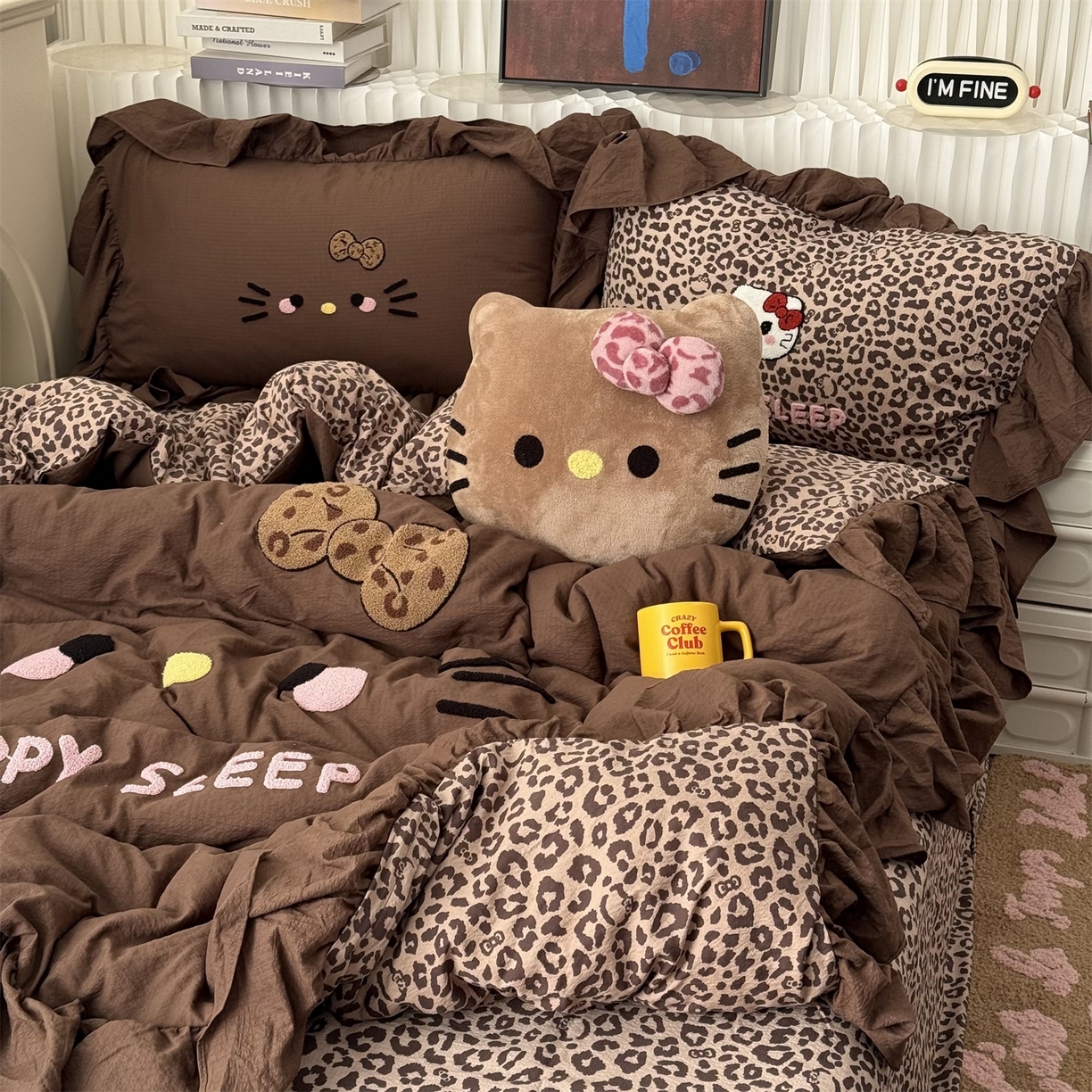 91家纺网 家纺一手货源 找家纺 拾一 2026新款少女心可爱黑皮KT猫猫花边款毛巾绣木棉四件套 猫猫-棕