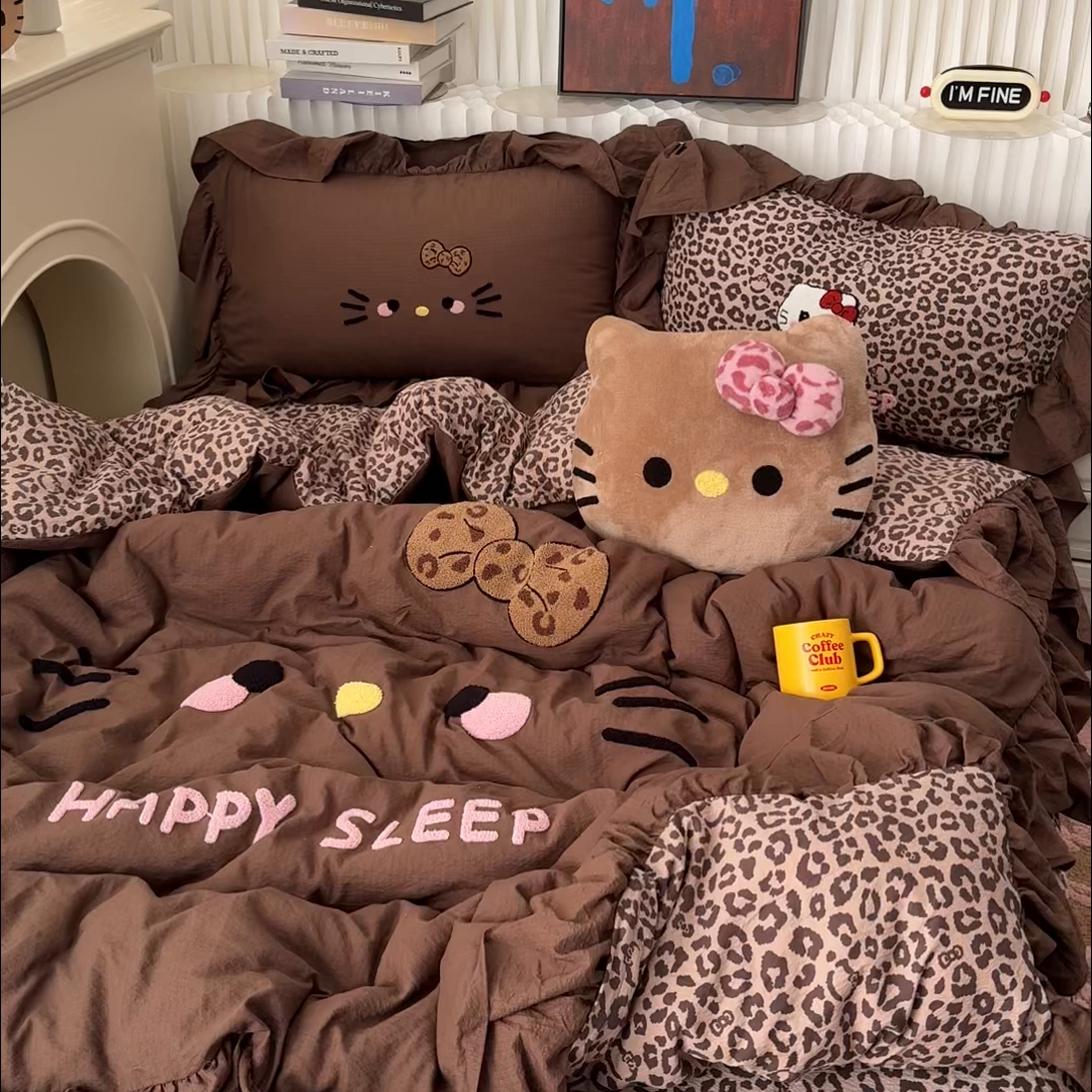 91家纺网 家纺一手货源 找家纺 拾一 2026新款少女心可爱黑皮KT猫猫花边款毛巾绣木棉四件套 猫猫-棕