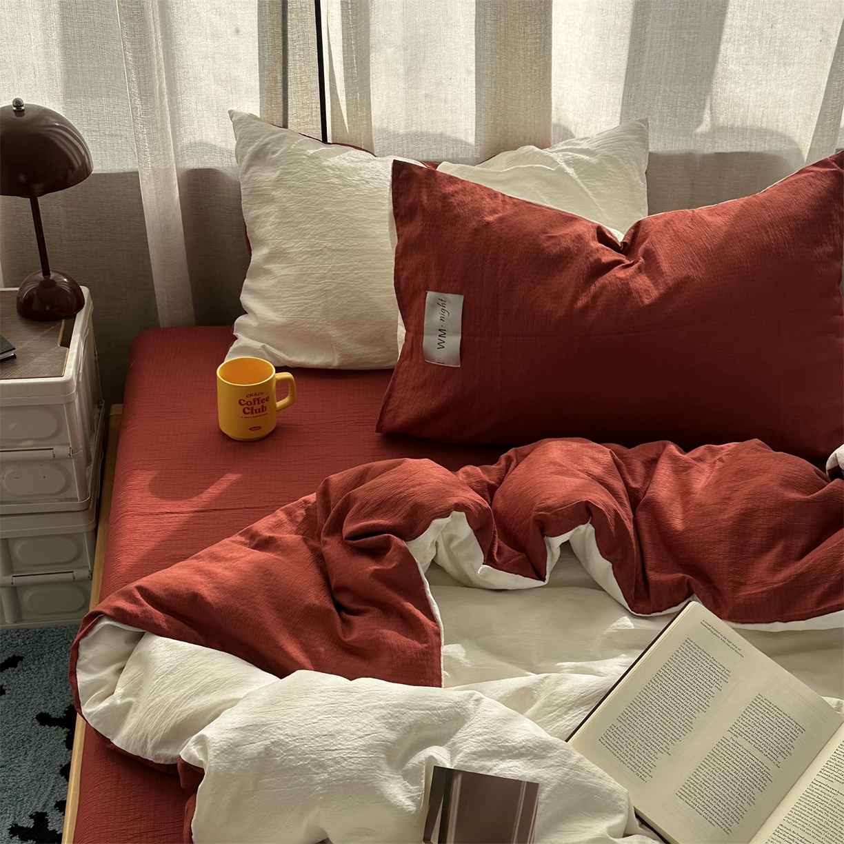 91家纺网 家纺一手货源 找家纺 拾一 2026新款甜美波点系列双拼色四件套 卡亚红-奶白