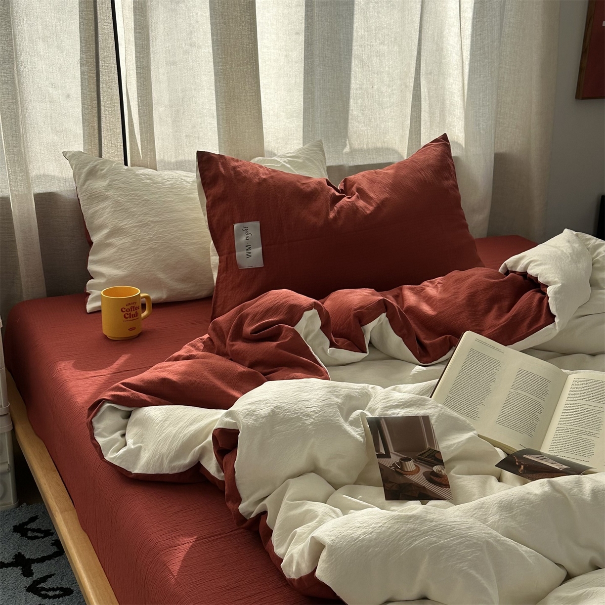 91家纺网 家纺一手货源 找家纺 拾一 2026新款甜美波点系列双拼色四件套 卡亚红-奶白