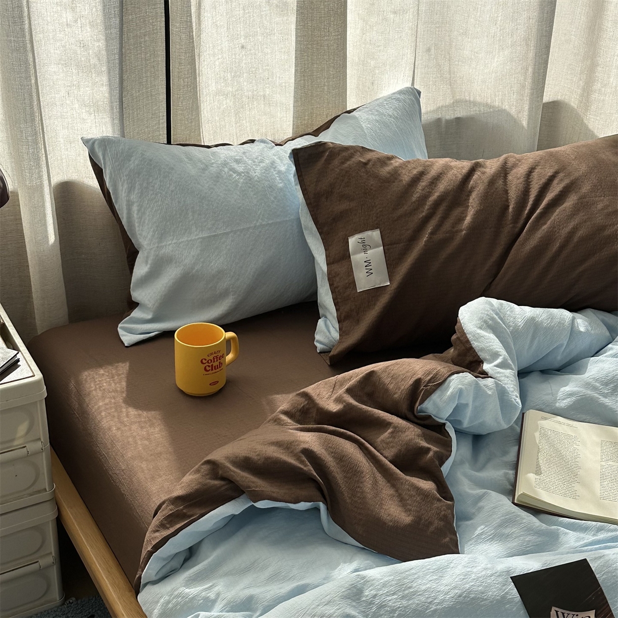 91家纺网 家纺一手货源 找家纺 拾一 2026新款甜美波点系列双拼色四件套 摩卡慕斯棕-蓝