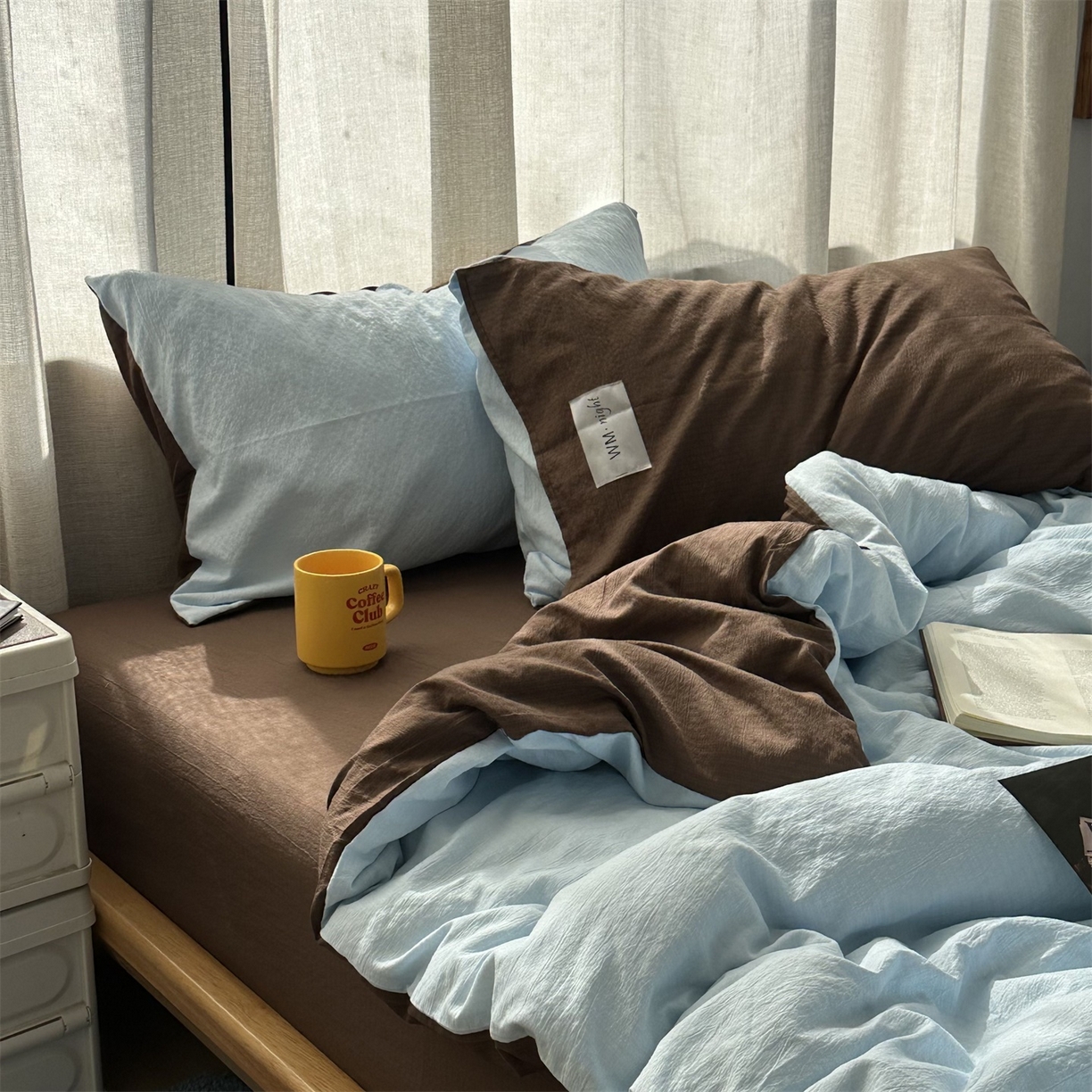 91家纺网 家纺一手货源 找家纺 拾一 2026新款甜美波点系列双拼色四件套 摩卡慕斯棕-蓝