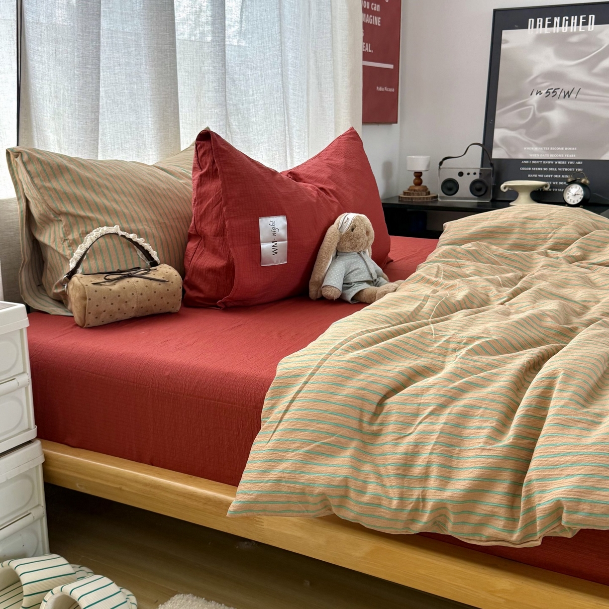 91家纺网 家纺一手货源 找家纺 拾一 2026新款软糯木棉中古多巴胺条纹系列四件套 慵懒条-浅咖