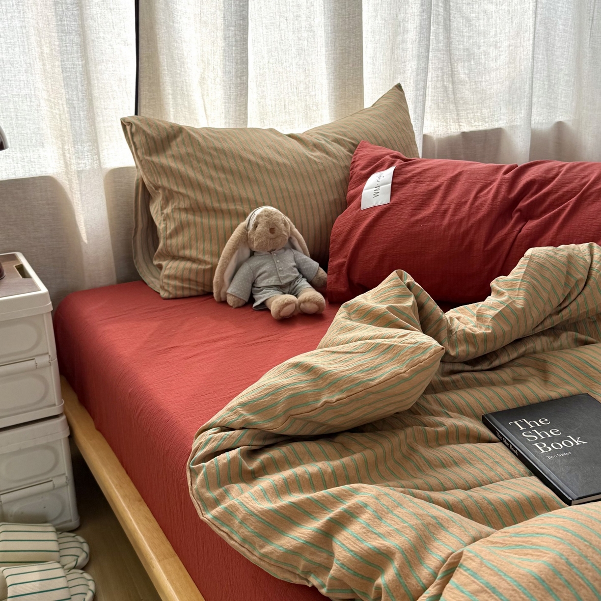 91家纺网 家纺一手货源 找家纺 拾一 2026新款软糯木棉中古多巴胺条纹系列四件套 慵懒条-浅咖