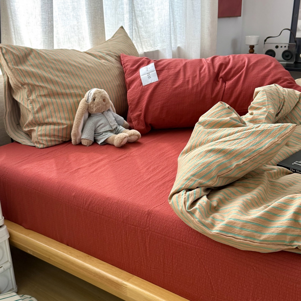 91家纺网 家纺一手货源 找家纺 拾一 2026新款软糯木棉中古多巴胺条纹系列四件套 慵懒条-浅咖