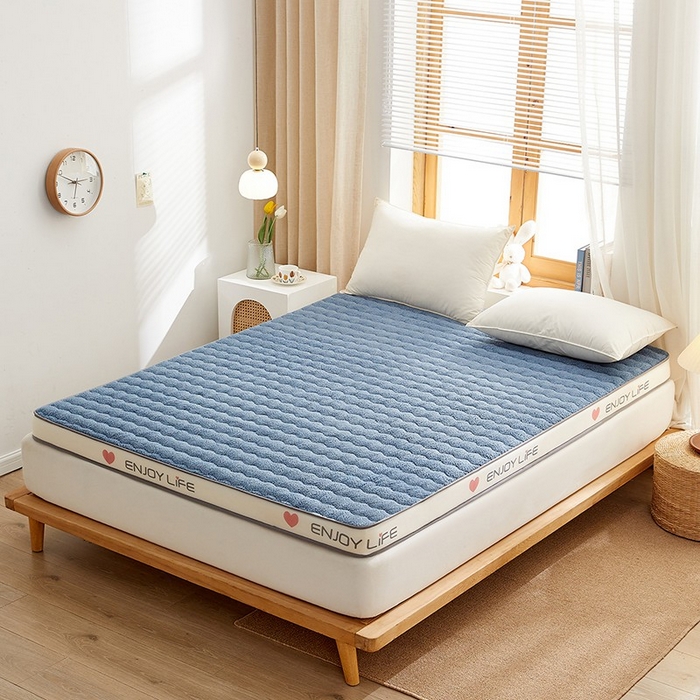 91家纺网 家纺一手货源 找家纺 月茶家纺 2026新款立体爱心边羊羔绒海绵床垫垫子 蓝色