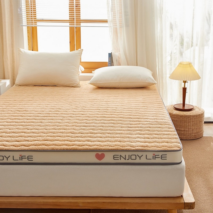 91家纺网 家纺一手货源 找家纺 月茶家纺 2026新款立体爱心边羊羔绒海绵床垫垫子 咖色