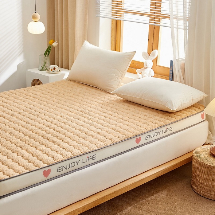 91家纺网 家纺一手货源 找家纺 月茶家纺 2026新款立体爱心边羊羔绒海绵床垫垫子 咖色