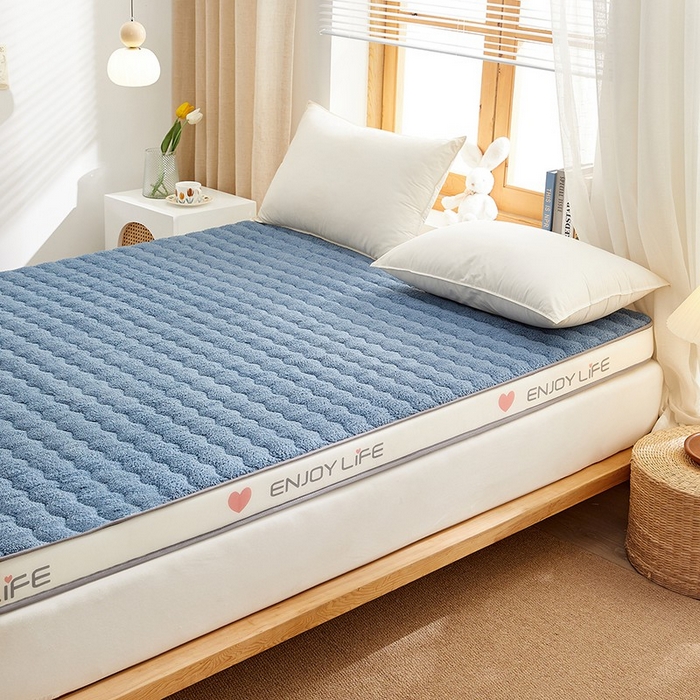 91家纺网 家纺一手货源 找家纺 月茶家纺 2026新款立体爱心边羊羔绒海绵床垫垫子 蓝色