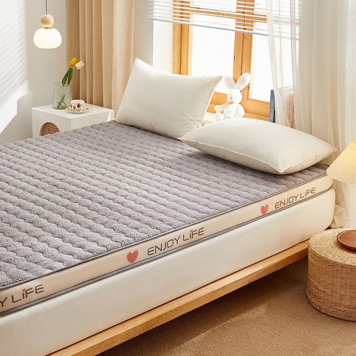 91家纺网 家纺一手货源 找家纺 月茶家纺 2026新款立体爱心边羊羔绒海绵床垫垫子 灰色