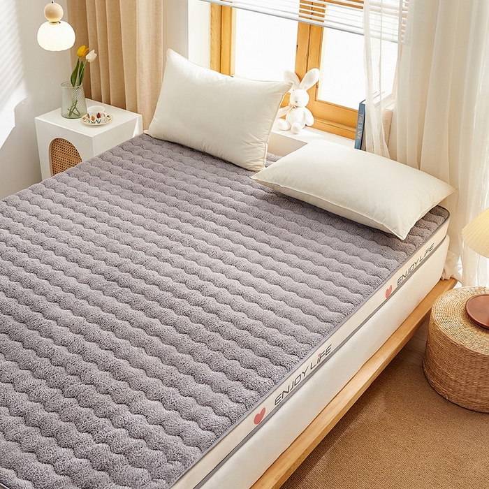 91家纺网 家纺一手货源 找家纺 月茶家纺 2026新款立体爱心边羊羔绒海绵床垫垫子 灰色