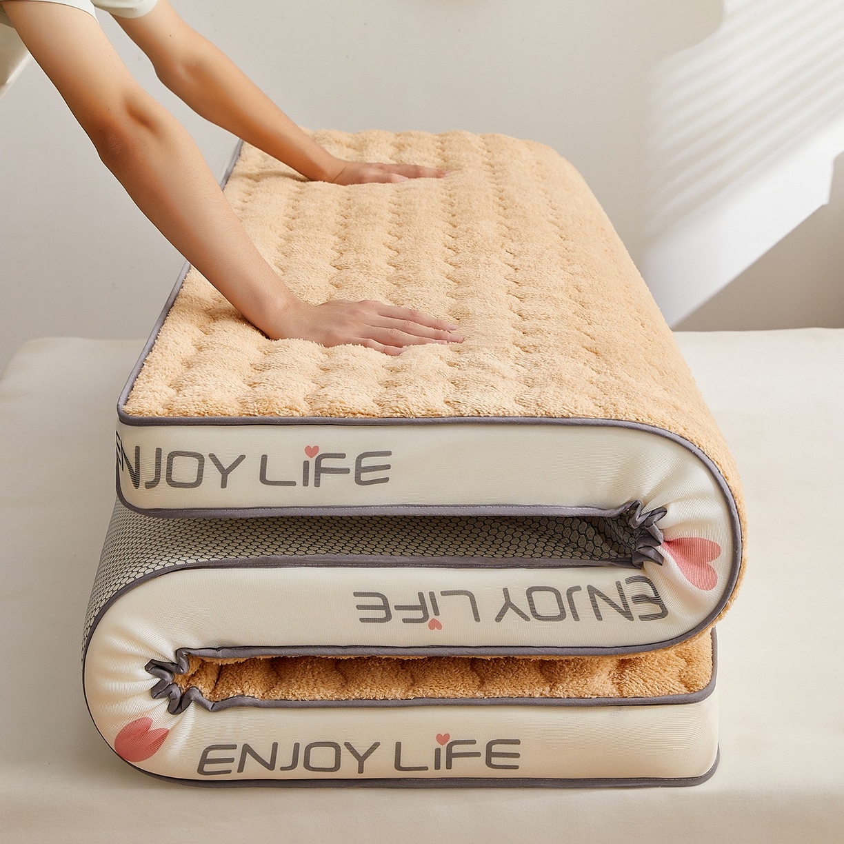 月茶家纺 2026新款立体爱心边羊羔绒海绵床垫垫子 咖色