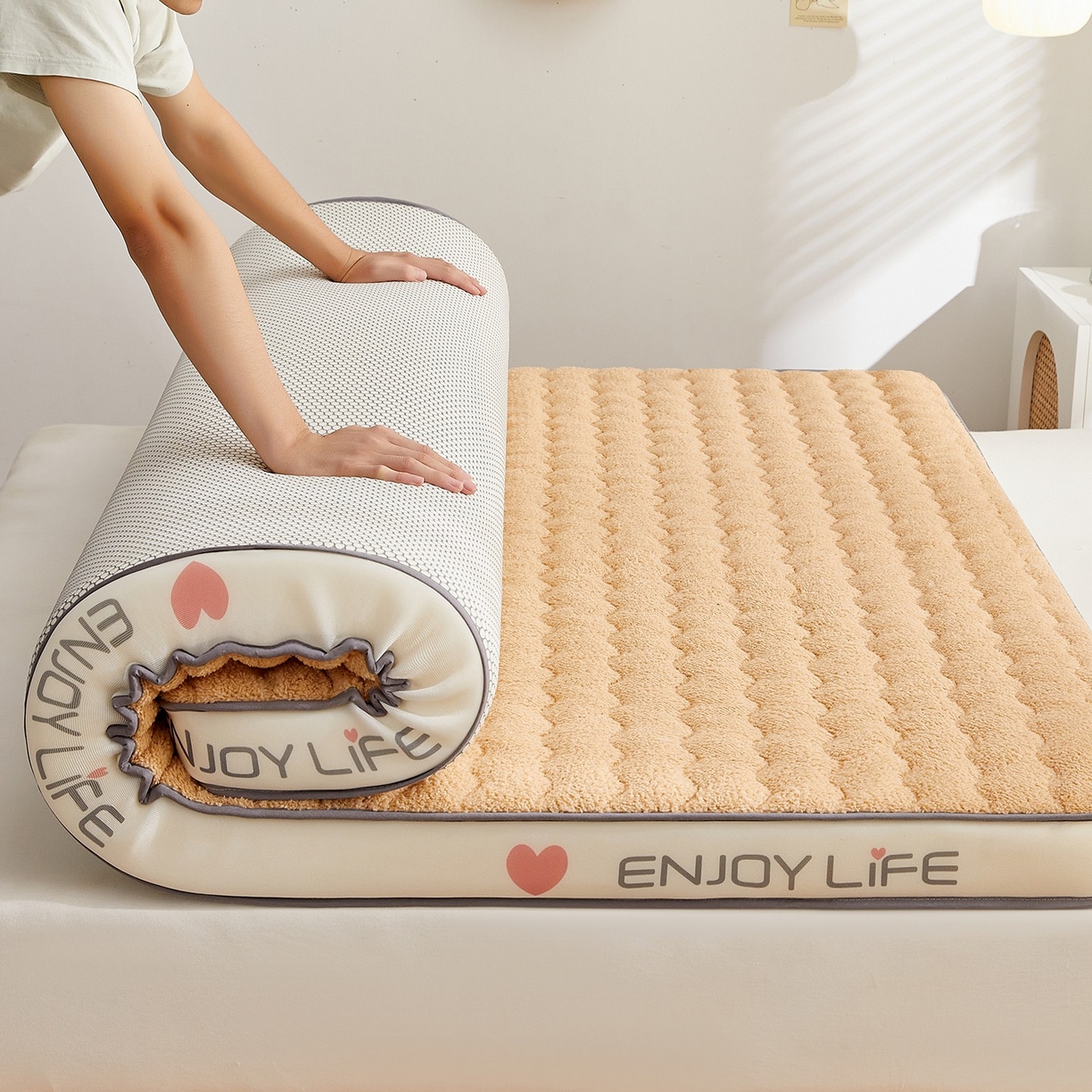 91家纺网 家纺一手货源 找家纺 月茶家纺 2026新款立体爱心边羊羔绒海绵床垫垫子 咖色