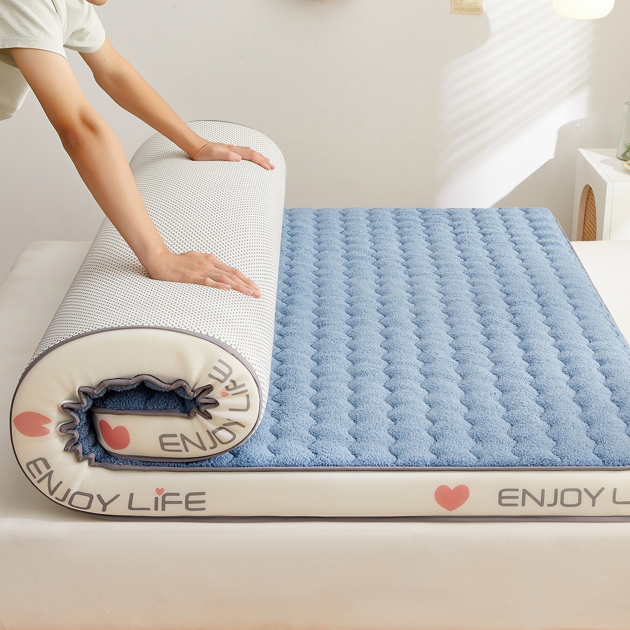 91家纺网 家纺一手货源 找家纺 月茶家纺 2026新款立体爱心边羊羔绒海绵床垫垫子 蓝色