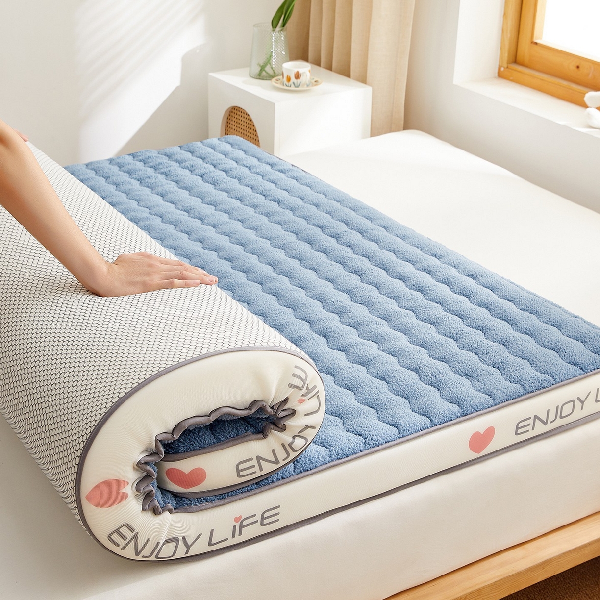 91家纺网 家纺一手货源 找家纺 月茶家纺 2026新款立体爱心边羊羔绒海绵床垫垫子 蓝色