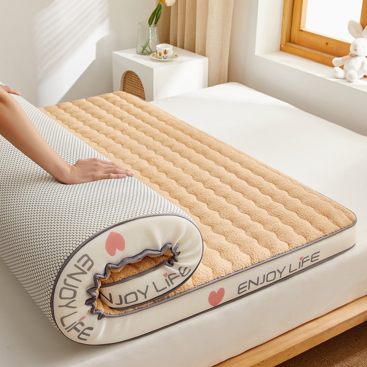 91家纺网 家纺一手货源 找家纺 月茶家纺 2026新款立体爱心边羊羔绒海绵床垫垫子 咖色