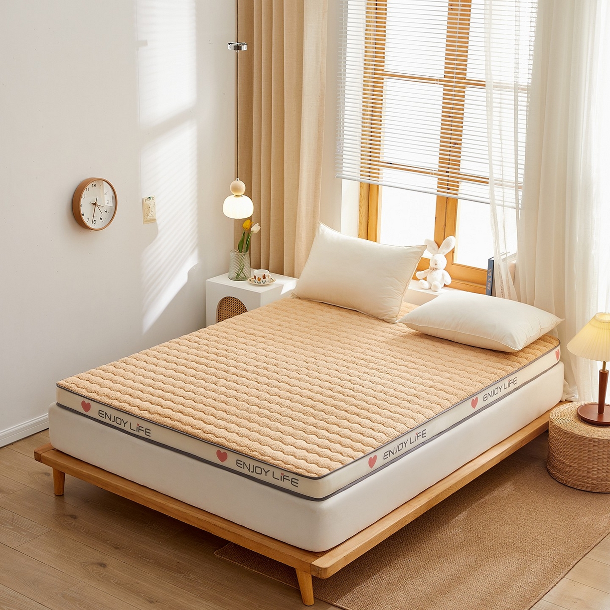 91家纺网 家纺一手货源 找家纺 月茶家纺 2026新款立体爱心边羊羔绒海绵床垫垫子 咖色