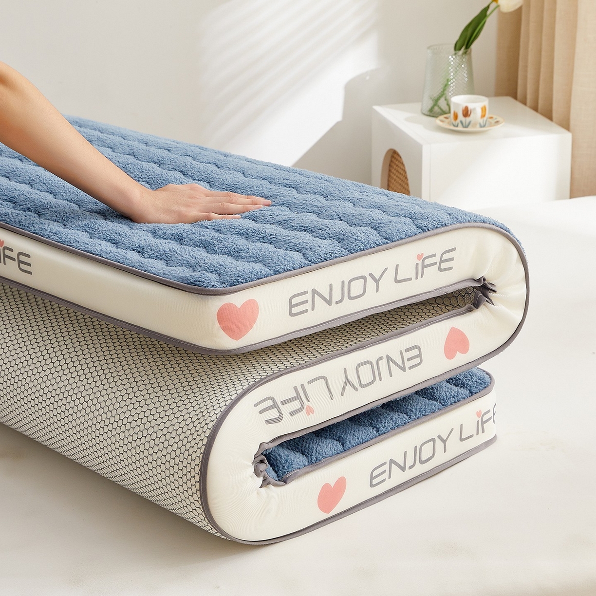 91家纺网 家纺一手货源 找家纺 月茶家纺 2026新款立体爱心边羊羔绒海绵床垫垫子 蓝色