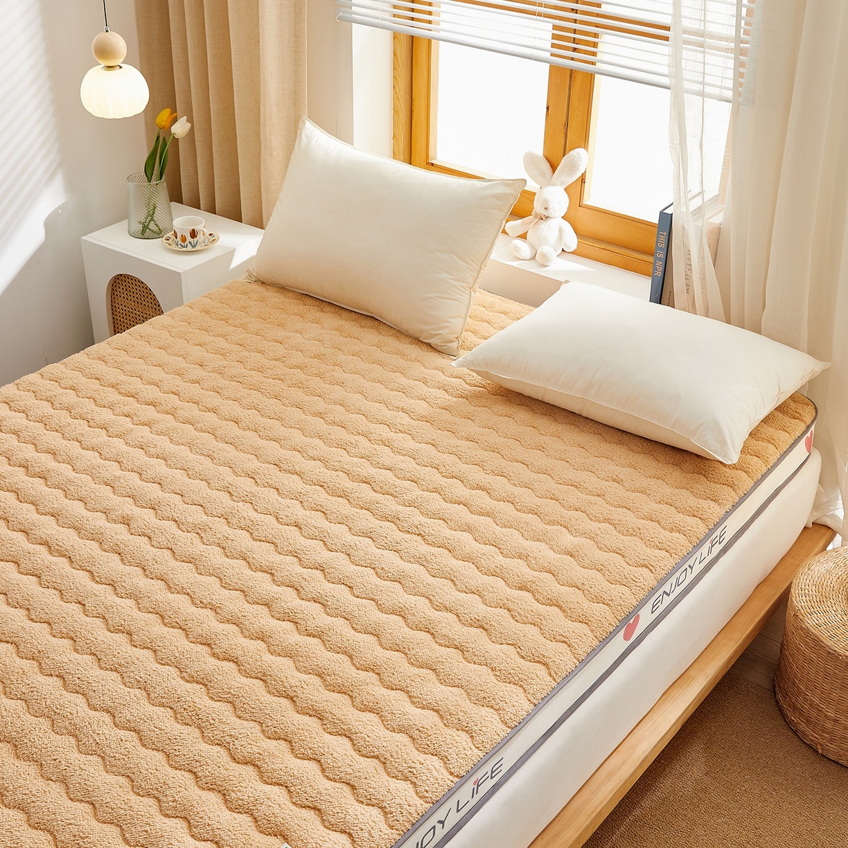 91家纺网 家纺一手货源 找家纺 月茶家纺 2026新款立体爱心边羊羔绒海绵床垫垫子 咖色