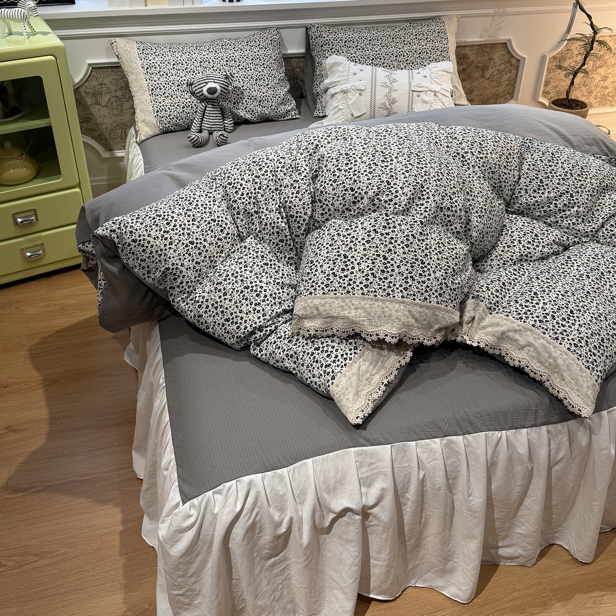 91家纺网 家纺一手货源 找家纺 盼季家纺 2026新款亲肤木棉法式复古蕾丝花边皱皱纱四件套 复古蕾丝花边-米希娅