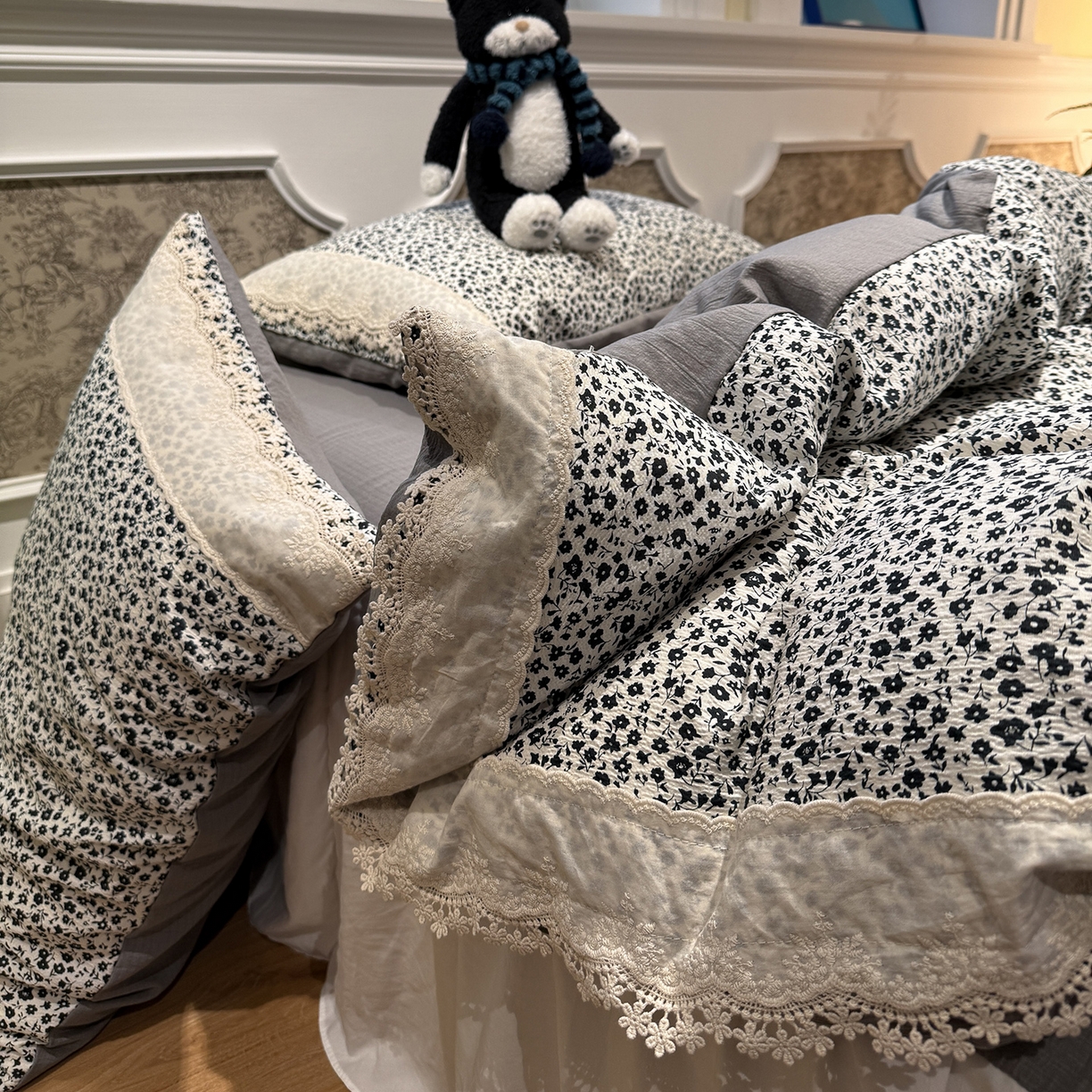 91家纺网 家纺一手货源 找家纺 盼季家纺 2026新款亲肤木棉法式复古蕾丝花边皱皱纱四件套 复古蕾丝花边-米希娅