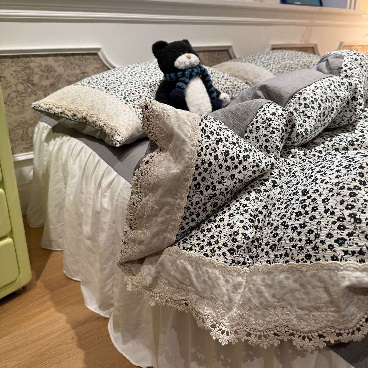 91家纺网 家纺一手货源 找家纺 盼季家纺 2026新款亲肤木棉法式复古蕾丝花边皱皱纱四件套 复古蕾丝花边-米希娅