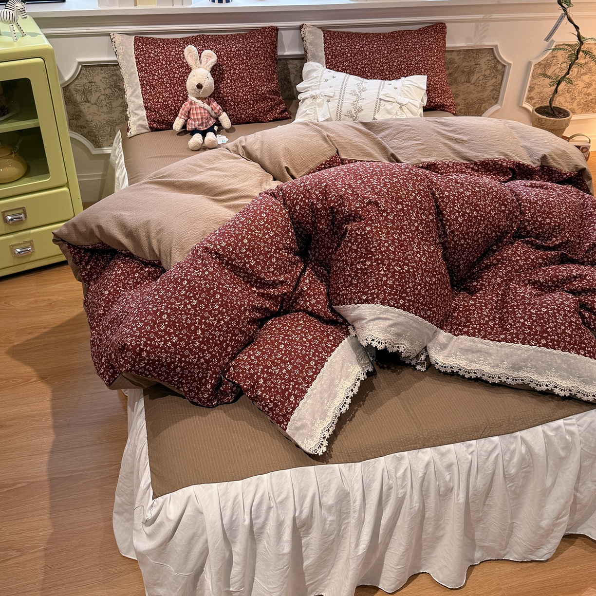 91家纺网 家纺一手货源 找家纺 盼季家纺 2026新款亲肤木棉法式复古蕾丝花边皱皱纱四件套 复古蕾丝花边-玫瑰花园