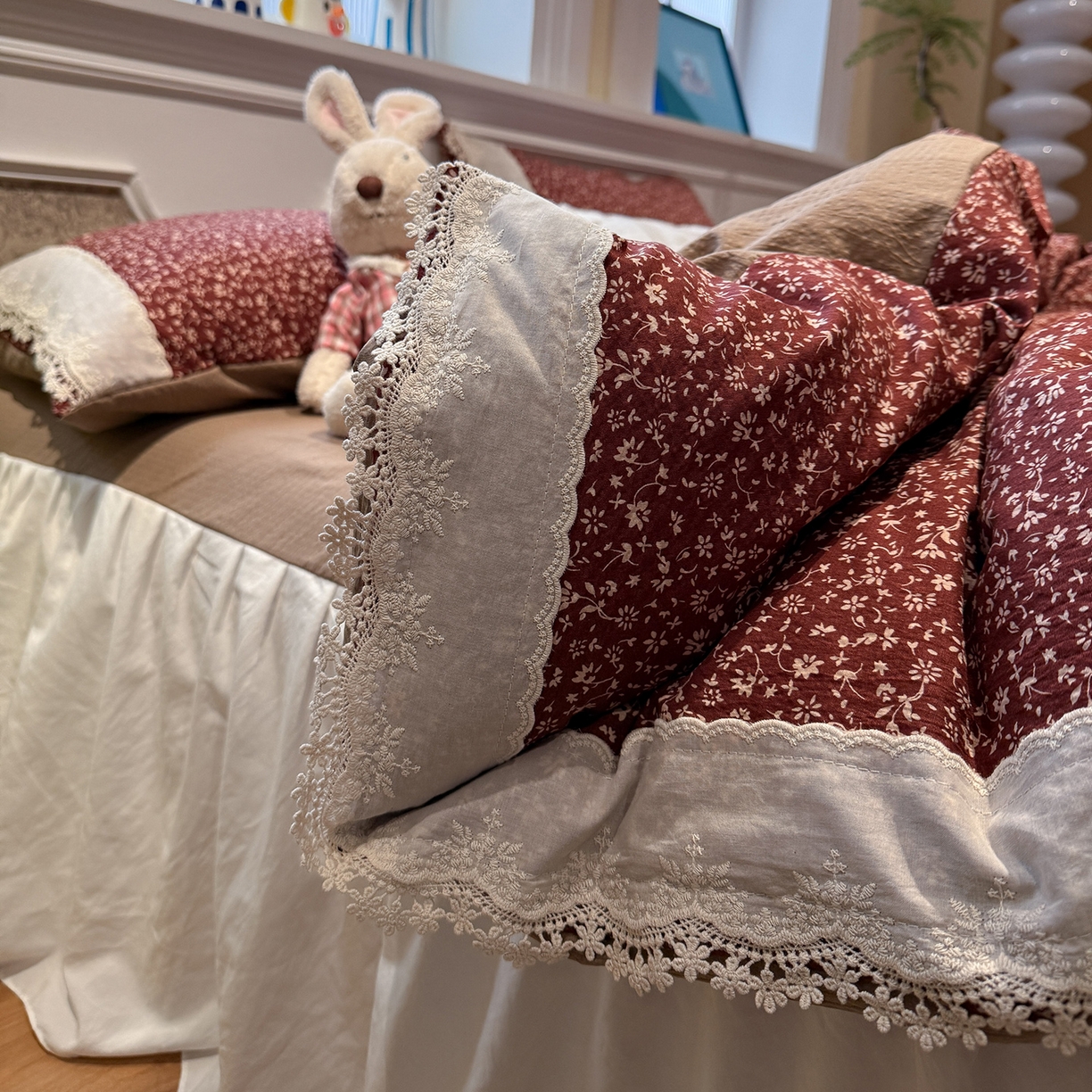 91家纺网 家纺一手货源 找家纺 盼季家纺 2026新款亲肤木棉法式复古蕾丝花边皱皱纱四件套 复古蕾丝花边-玫瑰花园