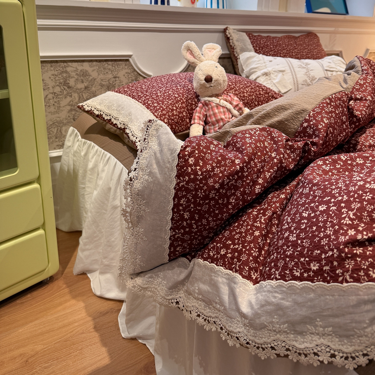 91家纺网 家纺一手货源 找家纺 盼季家纺 2026新款亲肤木棉法式复古蕾丝花边皱皱纱四件套 复古蕾丝花边-玫瑰花园