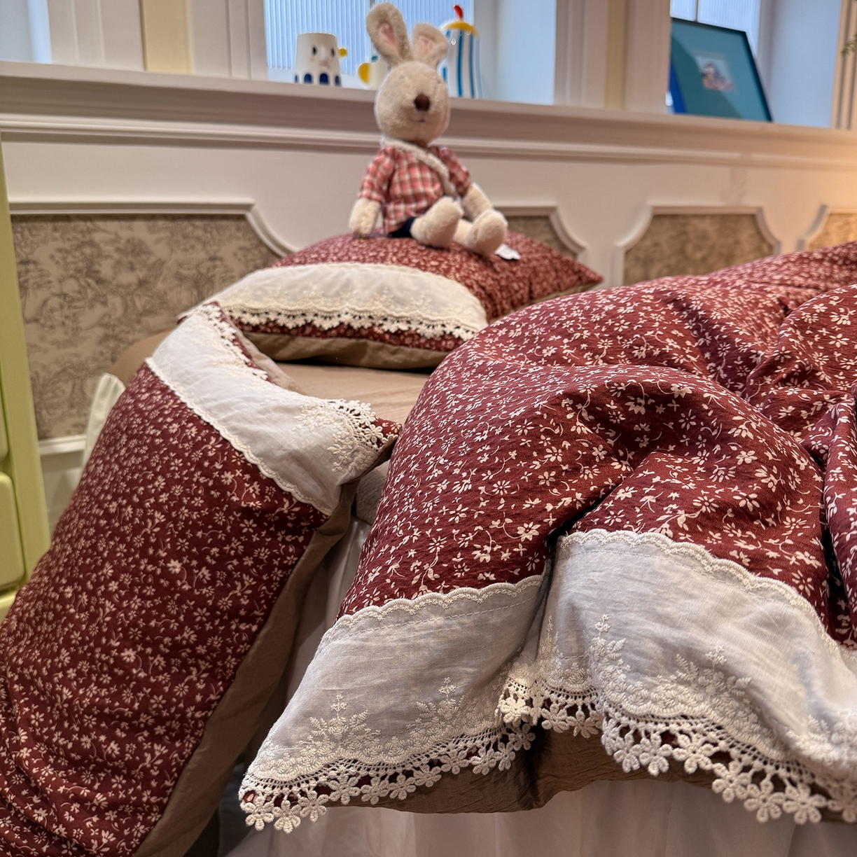 91家纺网 家纺一手货源 找家纺 盼季家纺 2026新款亲肤木棉法式复古蕾丝花边皱皱纱四件套 复古蕾丝花边-玫瑰花园