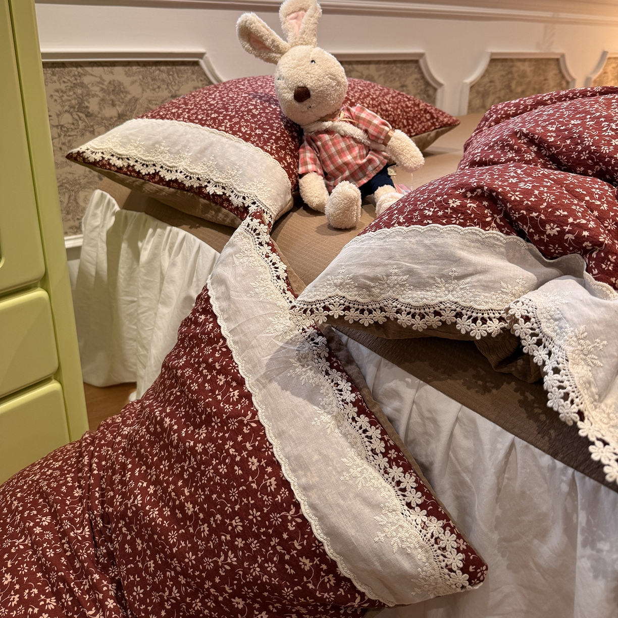 91家纺网 家纺一手货源 找家纺 盼季家纺 2026新款亲肤木棉法式复古蕾丝花边皱皱纱四件套 复古蕾丝花边-玫瑰花园