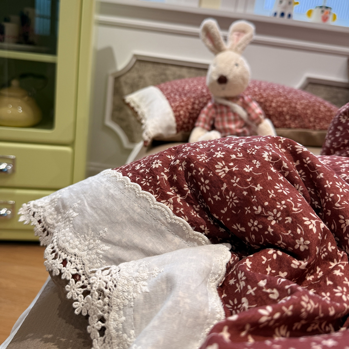 91家纺网 家纺一手货源 找家纺 盼季家纺 2026新款亲肤木棉法式复古蕾丝花边皱皱纱四件套 复古蕾丝花边-玫瑰花园