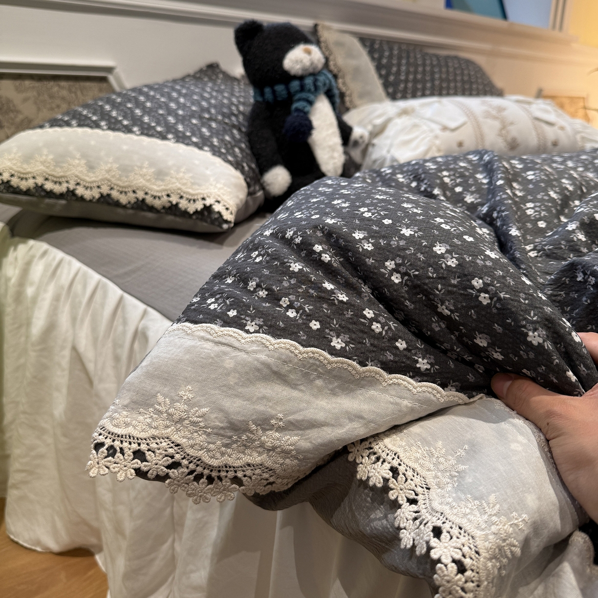 91家纺网 家纺一手货源 找家纺 盼季家纺 2026新款亲肤木棉法式复古蕾丝花边皱皱纱四件套 复古蕾丝花边-秘密庄园